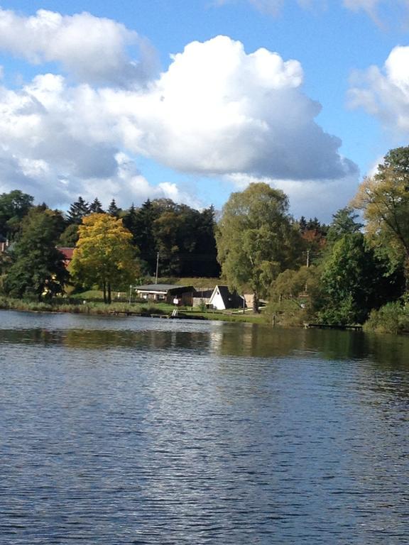 Haus Am See In Kleinzerlang Esterno foto